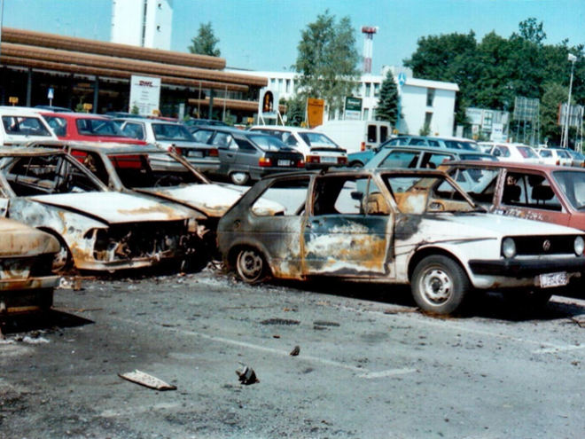 Brnik po letalskem napadu (28. 6. 1991) Foto: Marjan Mikluš, Slavko Hočevar